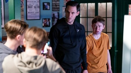 17/04/2025 (2025) - Episode 62 poster and promotional image