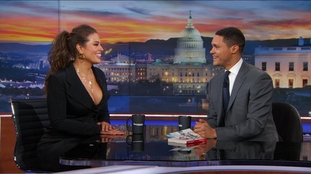 Ashley Graham (2018) - Episode 40 poster and promotional image