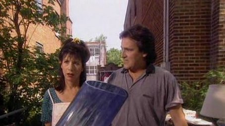 Au téléphone 1 - La vente de garage - La visite de maisons (1998) - Episode 1 poster and promotional image
