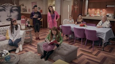 El desfile de modas (2020) - Episode 7 poster and promotional image