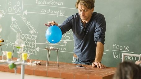 Die sind verliebt, die zählen nicht! (2015) - Episode 6 poster and promotional image
