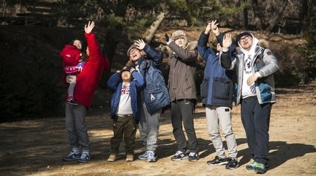 Family Outing (3) + Sentimental Winter Camping (1) (2016) - Episode 427 poster and promotional image
