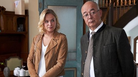 Ein Zwilling kommt selten allein (2020) - Episode 21 poster and promotional image