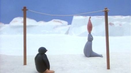 Pingu spielt Fischtennis