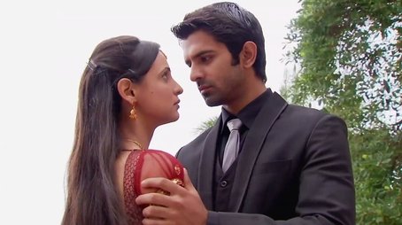 Khushi breaks her fast with Arnav (2011) - Episode 40 poster and promotional image