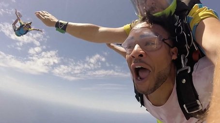 Sneaking Off To Byron Bay (2018) - Episode 3 poster and promotional image