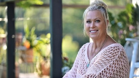 Lisa Curry: The Deep End (2022) - Episode 8 poster and promotional image