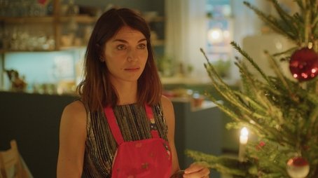 Christmas Chaos (2020) - Episode 6 poster and promotional image