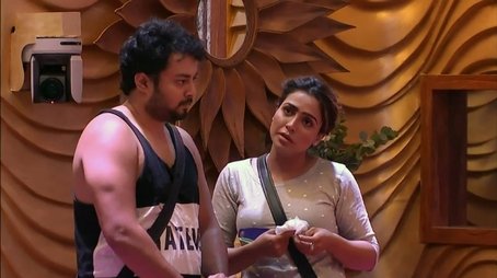 Day 43: Breaking News in Bigg Boss House (2018) - Episode 44 poster and promotional image