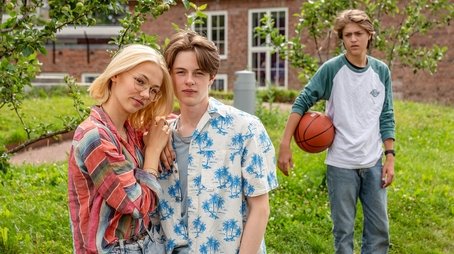 Just a friend? (2022) - Episode 20 poster and promotional image