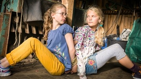 Im Schmetterlingsgarten (2015) - Episode 9 poster and promotional image