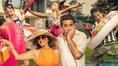 El casoplón (2025) movie poster - Click for spoilers and plot summary