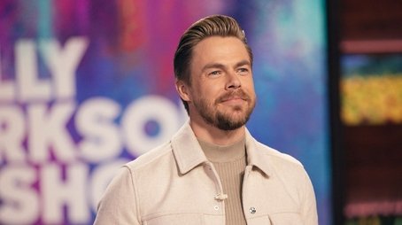 Guest Host Derek Hough, Kunal Nayyar, Alan Ritchson (2022) - Episode 88 poster and promotional image