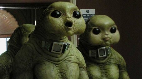 Aliens of London (1) (2005) - Episode 4 poster and promotional image