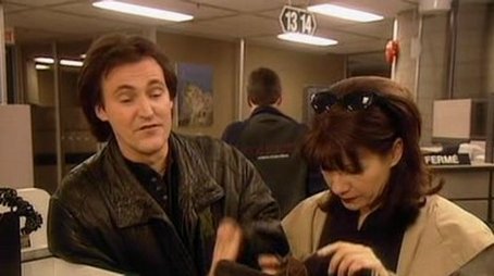 La file d'attente - Chez le psy 6 - Devant la télé (1998) - Episode 21 poster and promotional image