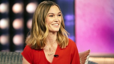 Julia Stiles, Reid Scott, Billianne (2025) - Episode 94 poster and promotional image
