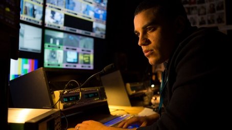 The Making of 24 Hours in A&E (2013) - Episode 1 poster and promotional image