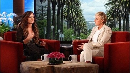 Demi Lovato, Kathy Bates, Christina Applegate (2011) - Episode 7 poster and promotional image