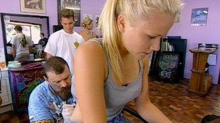Croc Farming and Susie Blossoming (1998) - Episode 9 poster and promotional image