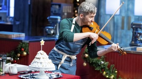 Dining Out for the Holidays (2022) - Episode 4 poster and promotional image