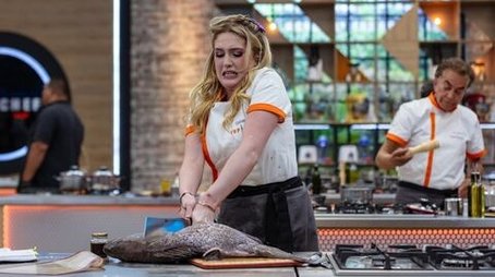 Miedo en la cocina (2024) - Episode 12 poster and promotional image