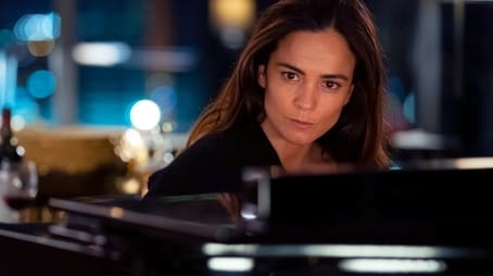 Bienvenidos a Nuevo Orleans (2019) - Episode 1 poster and promotional image