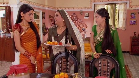Khushi in Arnav's arms (2011) - Episode 39 poster and promotional image