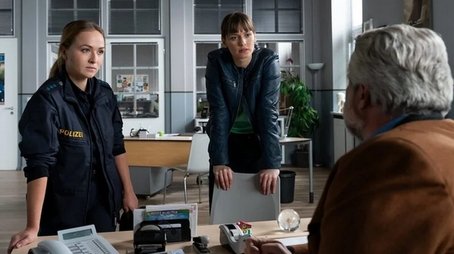 Ach wie schön ist Kalifornien (2024) - Episode 22 poster and promotional image