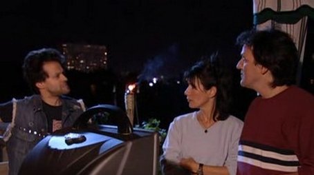 Au salon 4 - Sur le toit - La Régie du logement (2000) - Episode 8 poster and promotional image