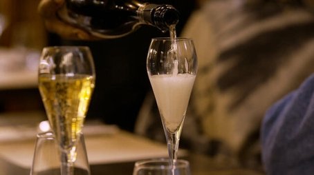 5/22/2022: 60 Minutes Presents – Cheers! (2022) - Episode 37 poster and promotional image