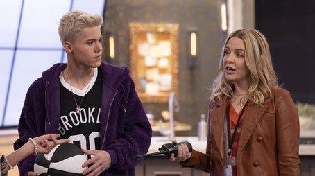 Chase Becomes Co-Owner of the Nets (2021) - Episode 7 poster and promotional image