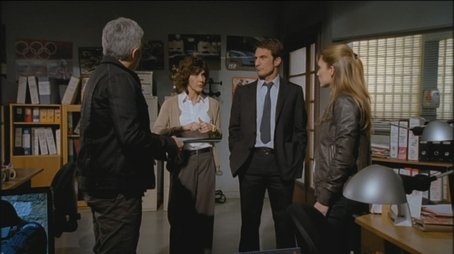 Divisi in due - seconda parte (2011) - Episode 4 poster and promotional image