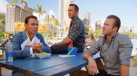 Kāu pahi, koʻu kua. Kāu pū, koʻu poʻo. (Your Knife, My Back. My Gun, Your Head.) (2017) - Episode 3 poster and promotional image