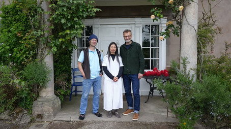 Huge Homes with Hugh Dennis 시즌 1