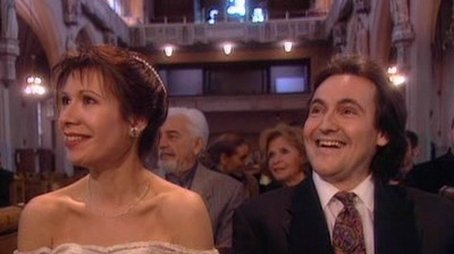 Le mariage de Daniel et Loulou - Au chevet de grand-maman - Au lit 3 (1997) - Episode 13 poster and promotional image