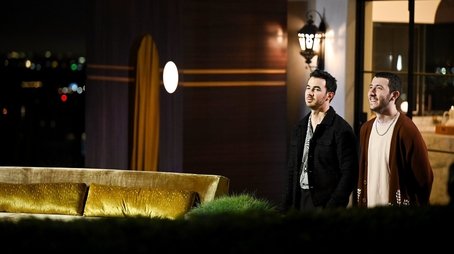 It's All Relative (2022) - Episode 1 poster and promotional image