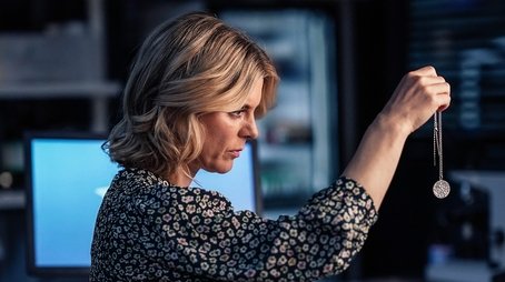 Familiar Faces (1) (2023) - Episode 3 poster and promotional image