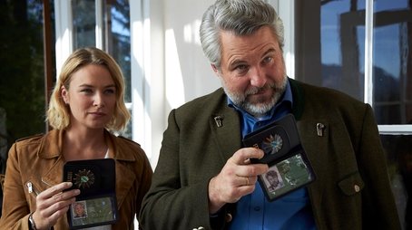 Ein verräterischer Duft (2020) - Episode 25 poster and promotional image