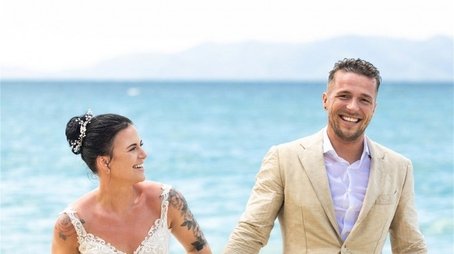 Gestrand op Honeymoon Island (2024) poster