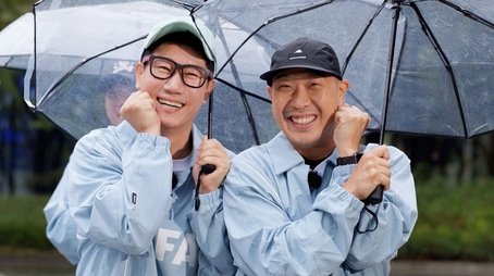 A Walk Around the Famous Neighborhood (2022) - Episode 625 poster and promotional image