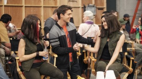 Jessie's Big Break (2013) - Episode 10 poster and promotional image