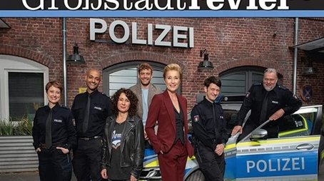 Season 35 (2022) - Season 35 poster and promotional image