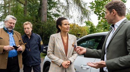 Ein folgenschwerer Seitensprung (2023) - Episode 21 poster and promotional image