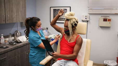 Dr. Pimple Popper, la dottoressa schiacciabrufoli Stagione 7