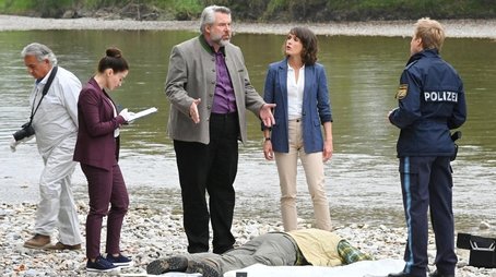 Das Wasser zum Glück (2022) - Episode 22 poster and promotional image