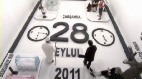 Hayat, Damarlarından Tutup Zorla İçine Çeker İnsanı (2011) - Episode 11 poster and promotional image