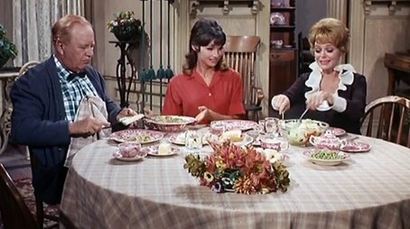 The Sneaky Ways of a Woman Who is Both Beautiful and Smart (1968) - Episode 8 poster and promotional image