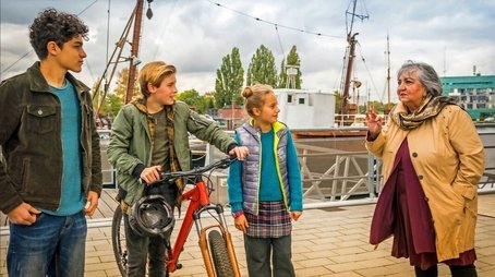 Lebensretter (2021) - Episode 13 poster and promotional image