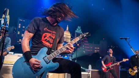Foo Fighters (2015) - Episode 13 poster and promotional image