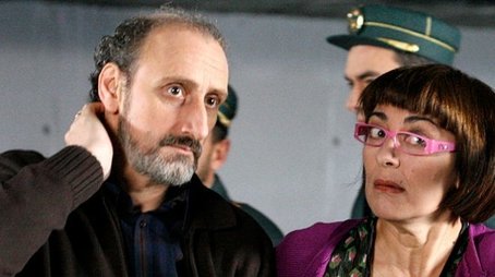 Okupas, flechazos y un golpe en el garaje (2007) - Episode 2 poster and promotional image
